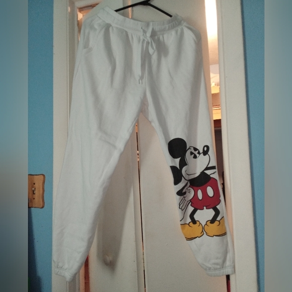 ♥️🤍💛 NWOT Womens Mickey Mouse Print Joggers Park Urban Street Size 4 W/ Socks - Picture 5 of 6